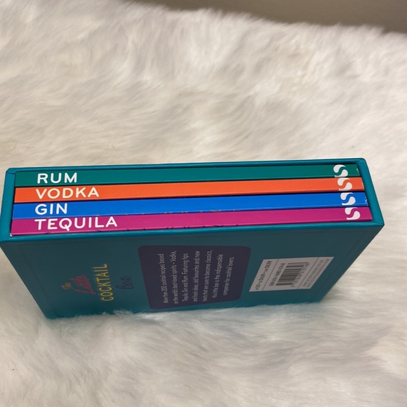 Host pick 🎉🌟⭐️The little cocktail boxed set of four books - Picture 2 of 9